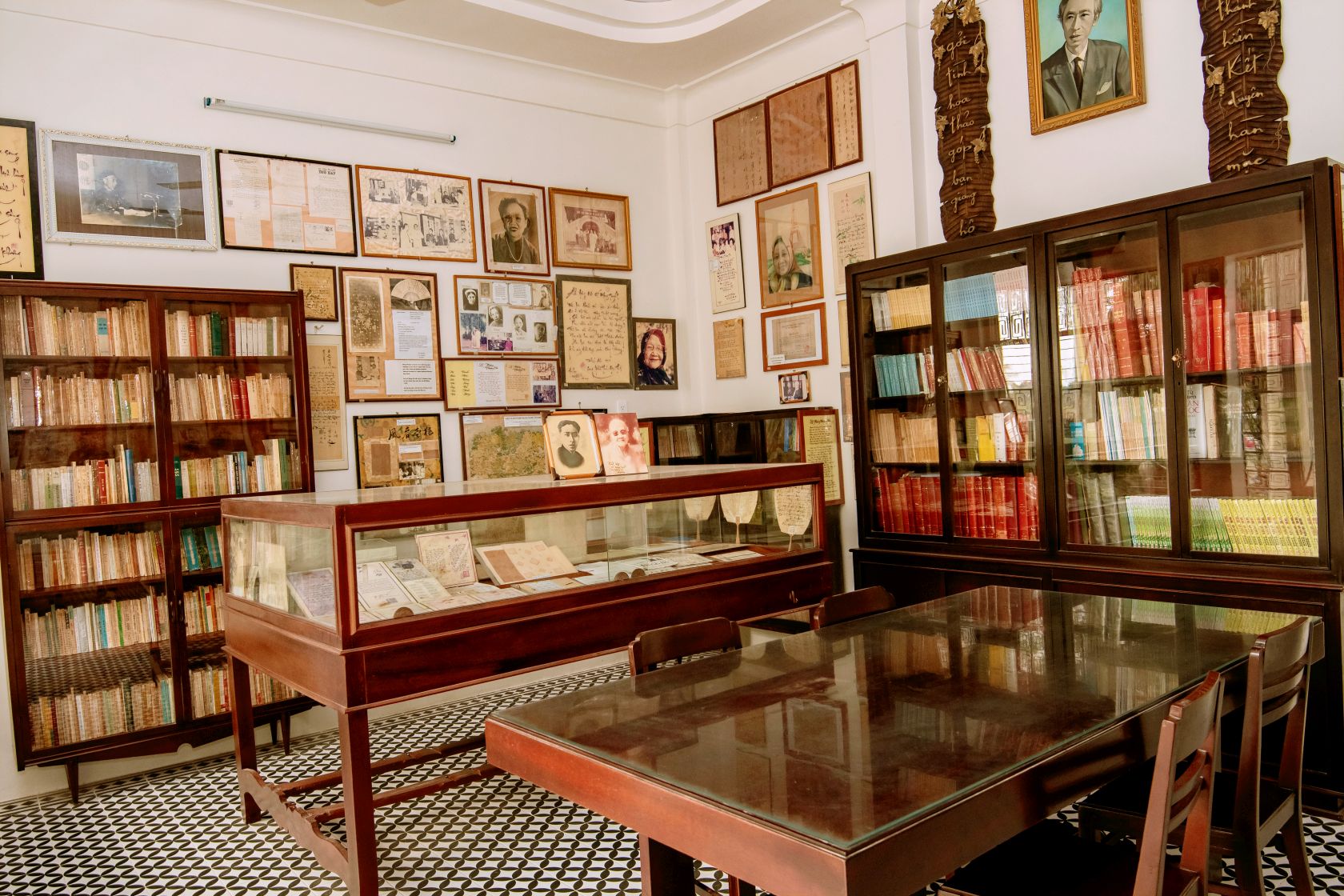 Phòng trưng bày - Nhà lưu niệm Đông Hồ 1